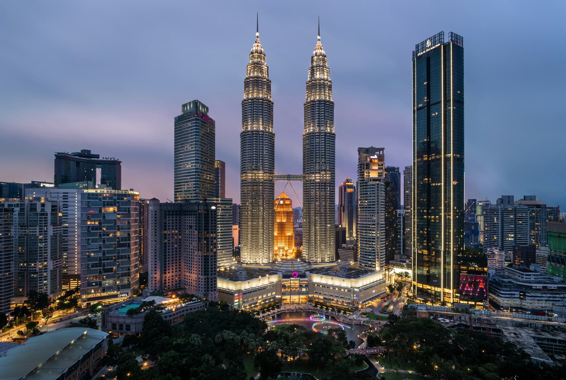 Malaysia - Petronas Twin Towers, Kuala Lumpur